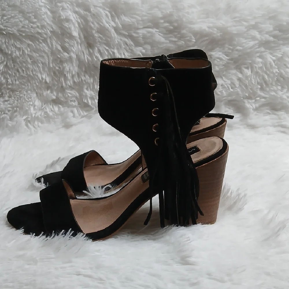 Steve Madden step out